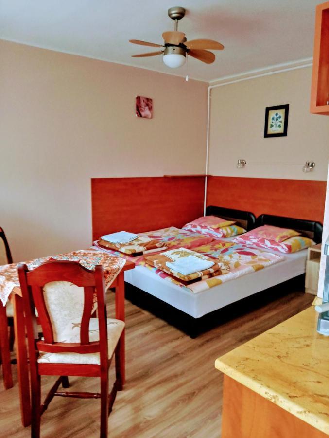 Liza Apartman Gyula Exteriör bild