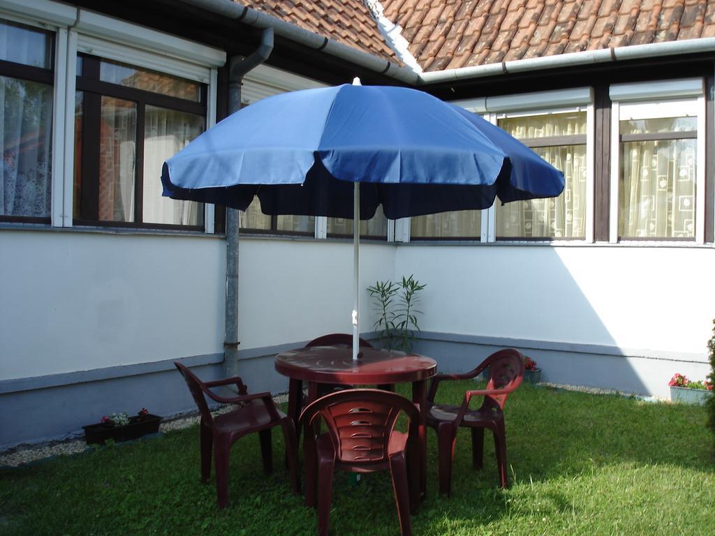 Liza Apartman Gyula Rum bild
